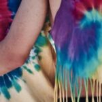 Cómo se lava una prenda tie-dye: consejos para el cuidado de tus prendas coloridas