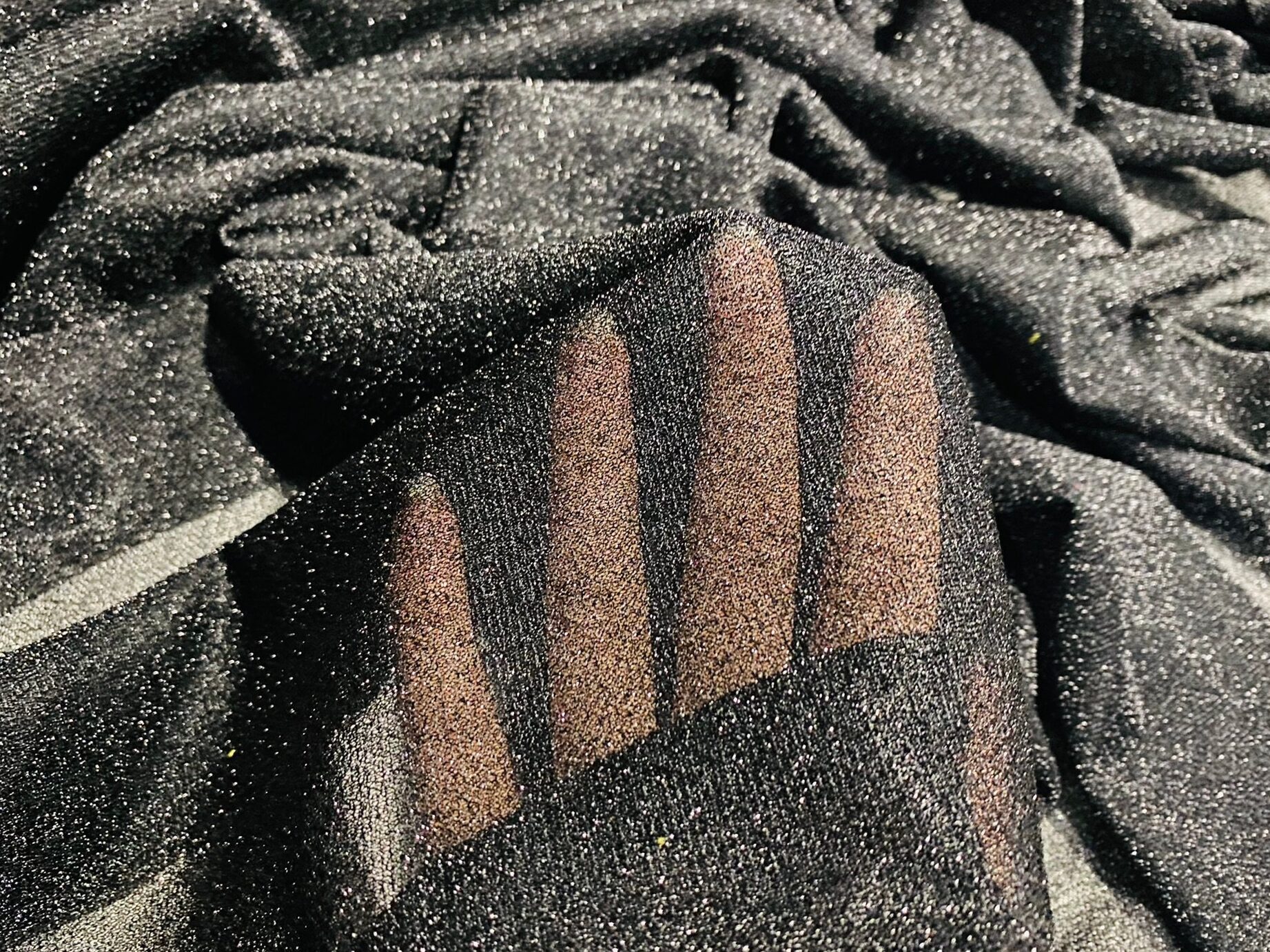 Qué material es el Lurex: Descubre todo sobre este tejido brillante